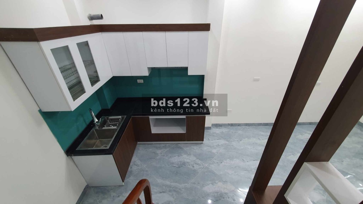 Bán nhà đường Hoàng Mai và bước ra Hồ Đền Lữ giá 3.9 tỷ có TL