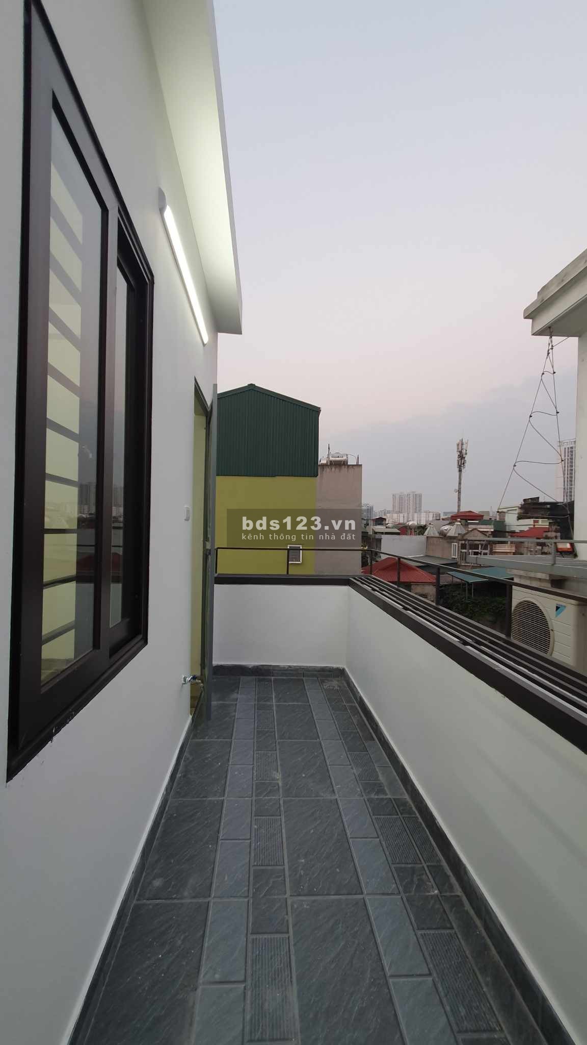 Bán nahf đường Hoàng Mai - Phân lô - Ngõ thông tứ tung.