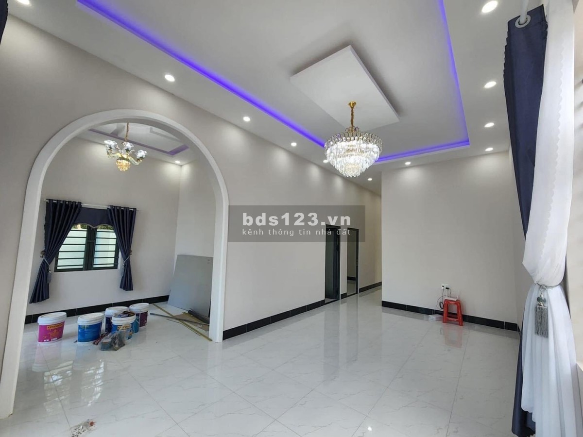 Bán căn nhà cấp 4 xây mới hiện đại ngay gần trung tâm sát hạch xe BỬU LONG