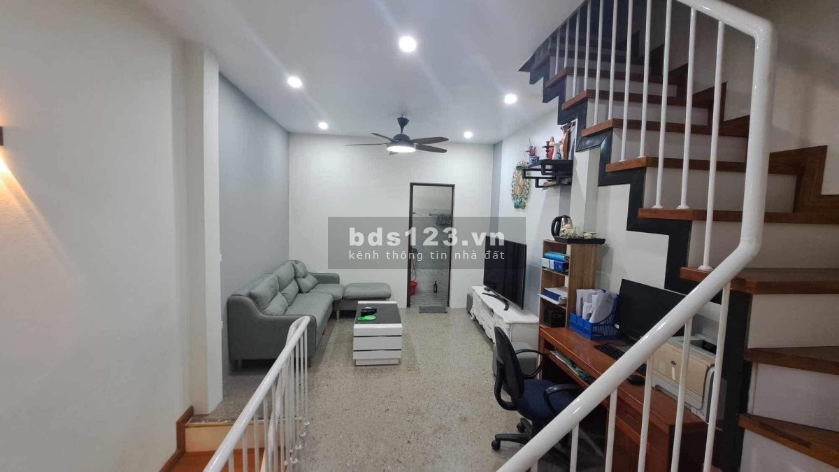 Chính chủ bán nhà 52/11/76 phố Gia Quất, diện tích 46m2, 3 tầng - Giá 2.99 tỷ