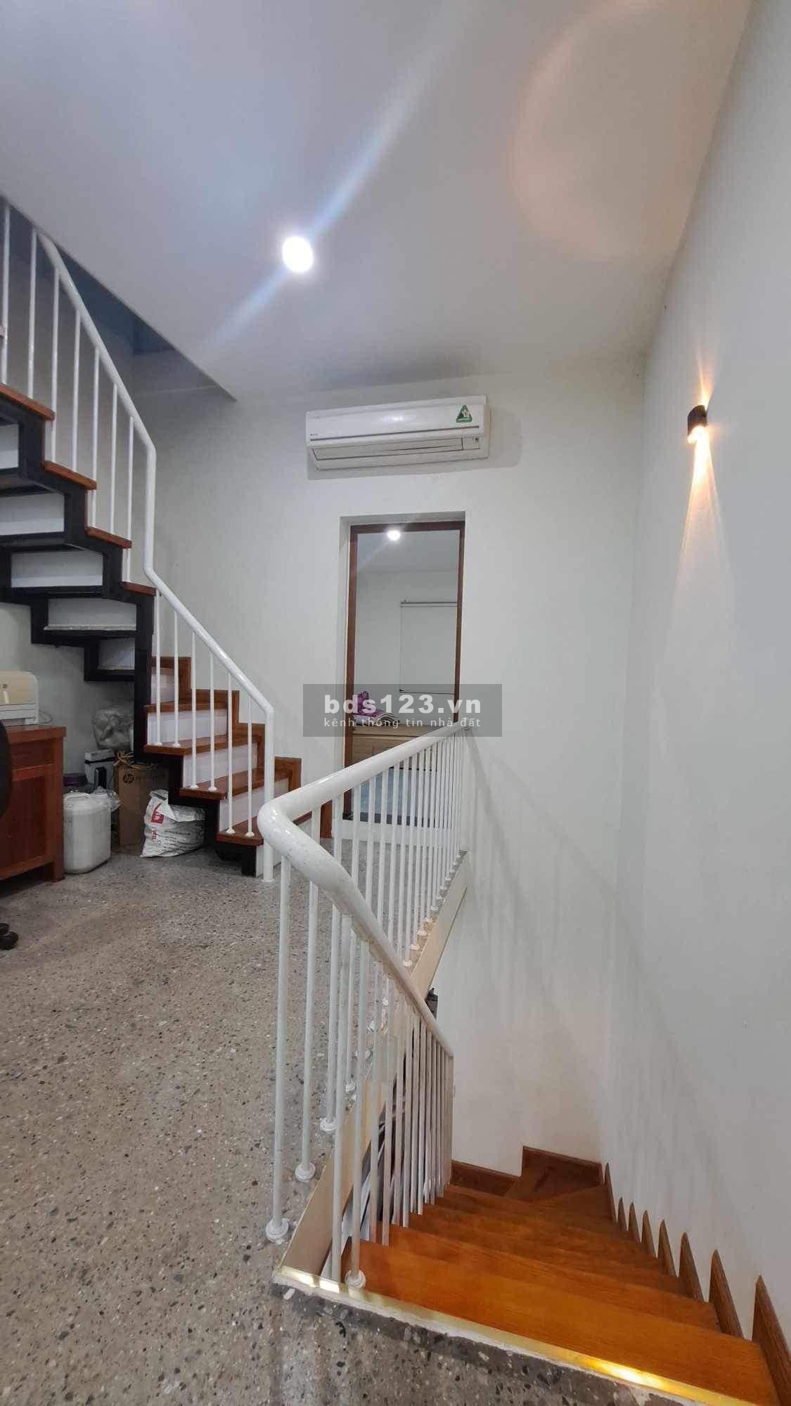 Chính chủ bán nhà 52/11/76 phố Gia Quất, diện tích 46m2, 3 tầng - Giá 2.99 tỷ