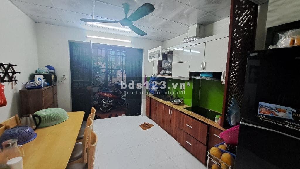 Chính chủ bán nhà 52/11/76 phố Gia Quất, diện tích 46m2, 3 tầng - Giá 2.99 tỷ