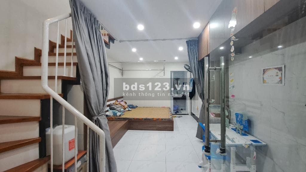 Chính chủ bán nhà 52/11/76 phố Gia Quất, diện tích 46m2, 3 tầng - Giá 2.99 tỷ