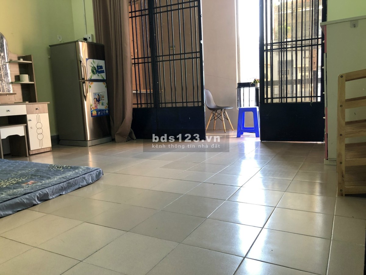 Phòng 40m2 có gác rộng, ban công, bếp, máy giặt…giờ tự do