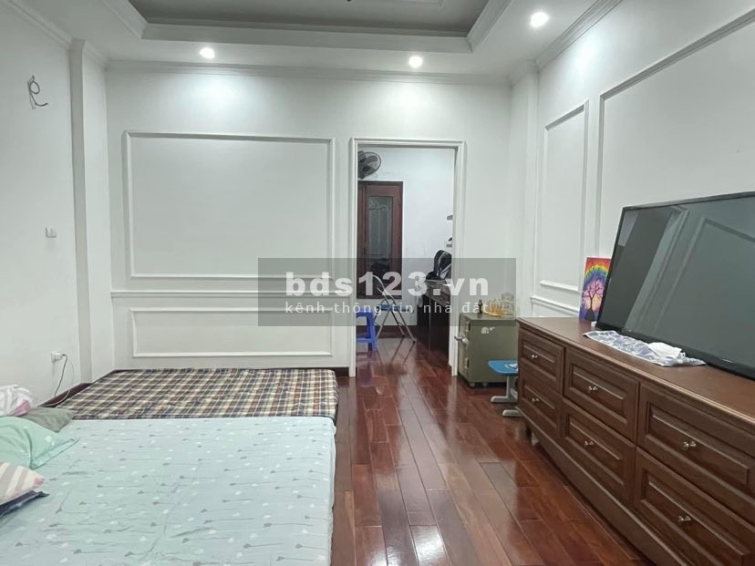 Cực phẩm! Phố Quần ngựa Ba Đình. 70m, 6 tầng, thang máy. Chỉ 300tr/m chưa TL