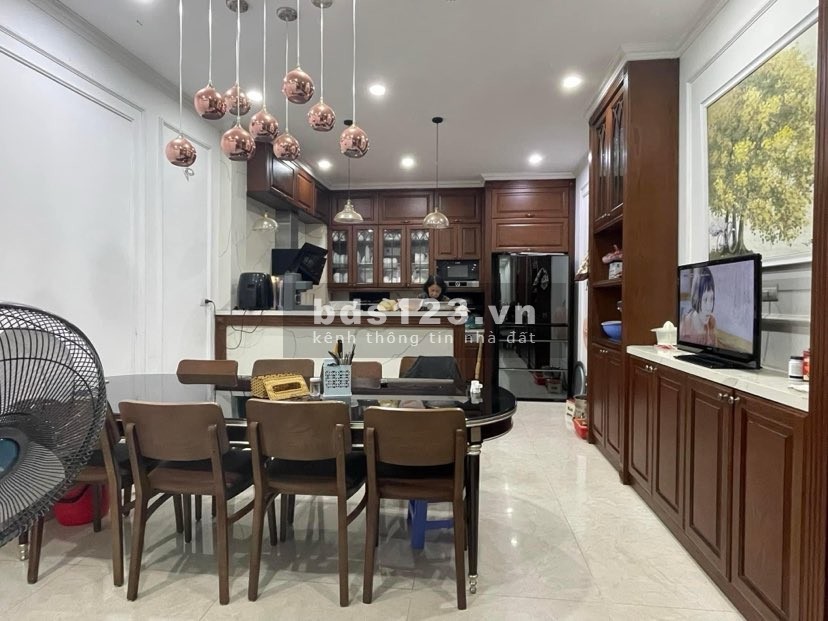 Cực phẩm! Phố Quần ngựa Ba Đình. 70m, 6 tầng, thang máy. Chỉ 300tr/m chưa TL