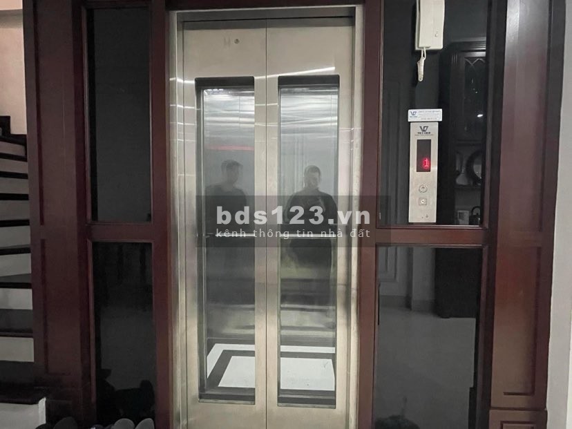 Cực phẩm! Phố Quần ngựa Ba Đình. 70m, 6 tầng, thang máy. Chỉ 300tr/m chưa TL