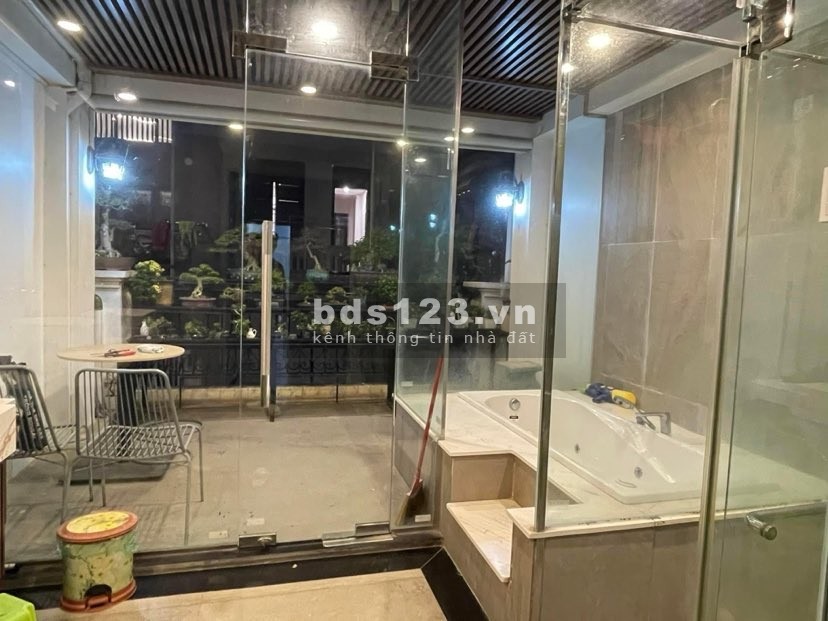 Cực phẩm! Phố Quần ngựa Ba Đình. 70m, 6 tầng, thang máy. Chỉ 300tr/m chưa TL