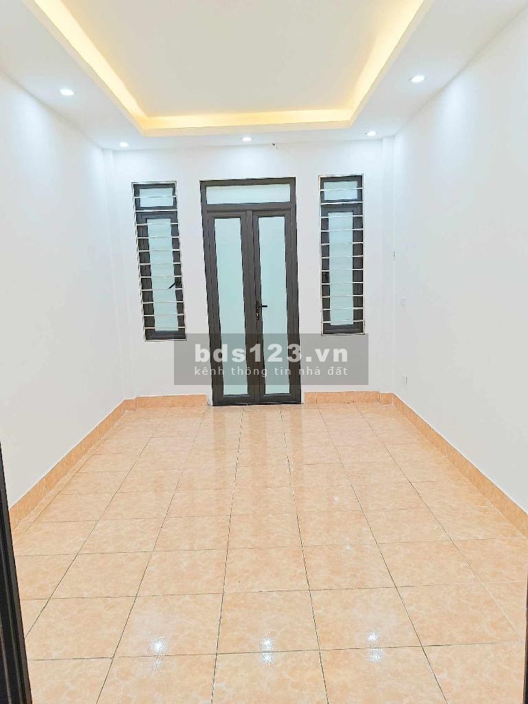 Vĩnh Hưng, Hoàng Mai, 26 m 4 tầng, 2.75 tỷ. Vị trí đẹp, gần ngõ thông ô tô