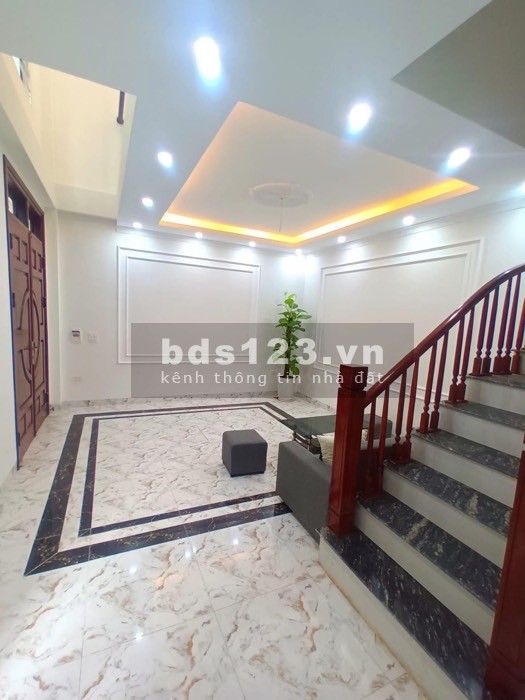 Nhỉnh 3 tỷ có ngay nhà Thạch Bàn 6 tầng đẹp như hoa hậu