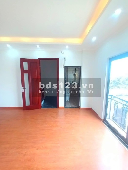 Nhỉnh 3 tỷ có ngay nhà Thạch Bàn 6 tầng đẹp như hoa hậu