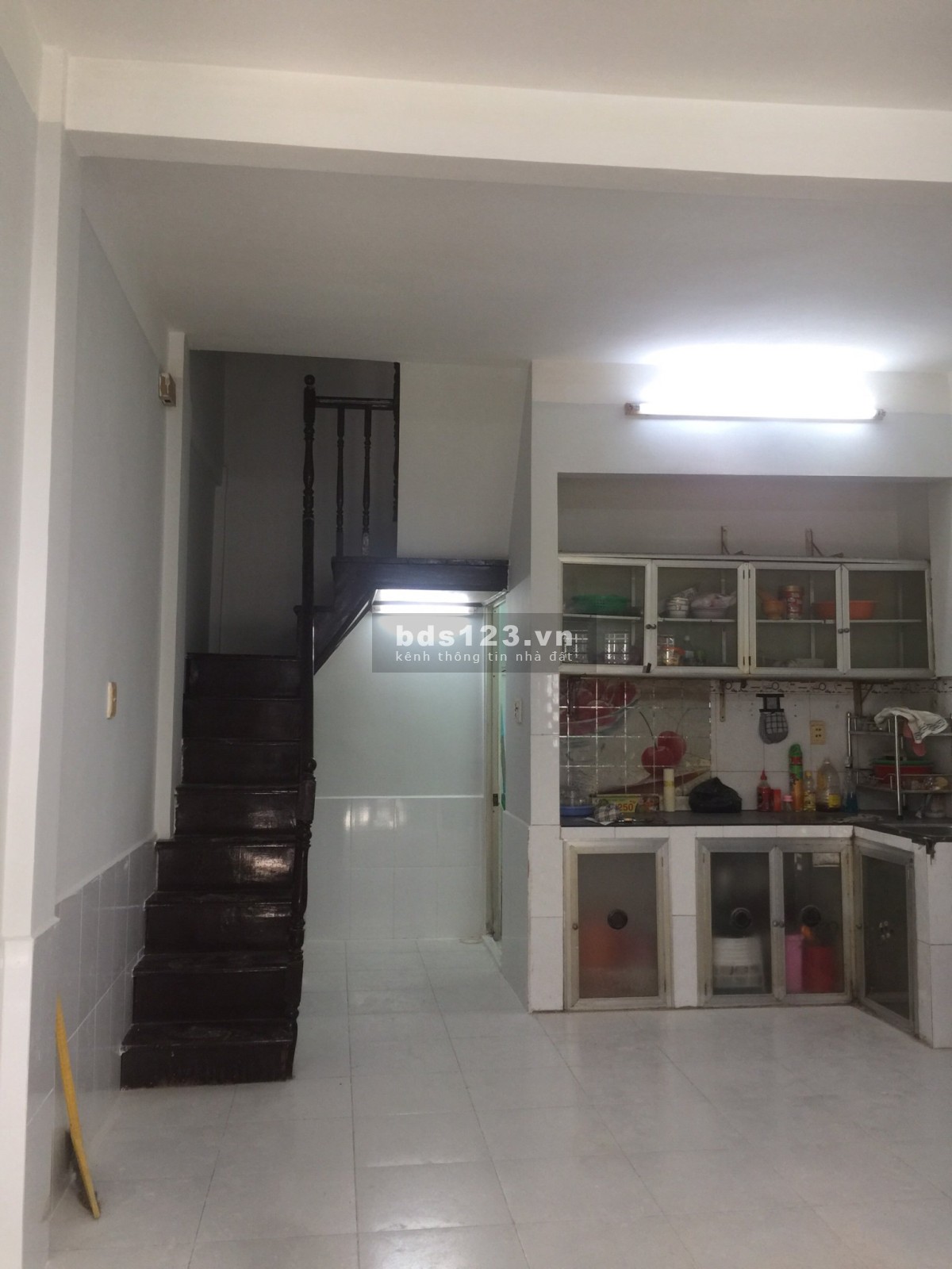Đổi nhà lớn hơn nên bán nhà hẻm to xe tải, khu trung tâm Quận 10.
