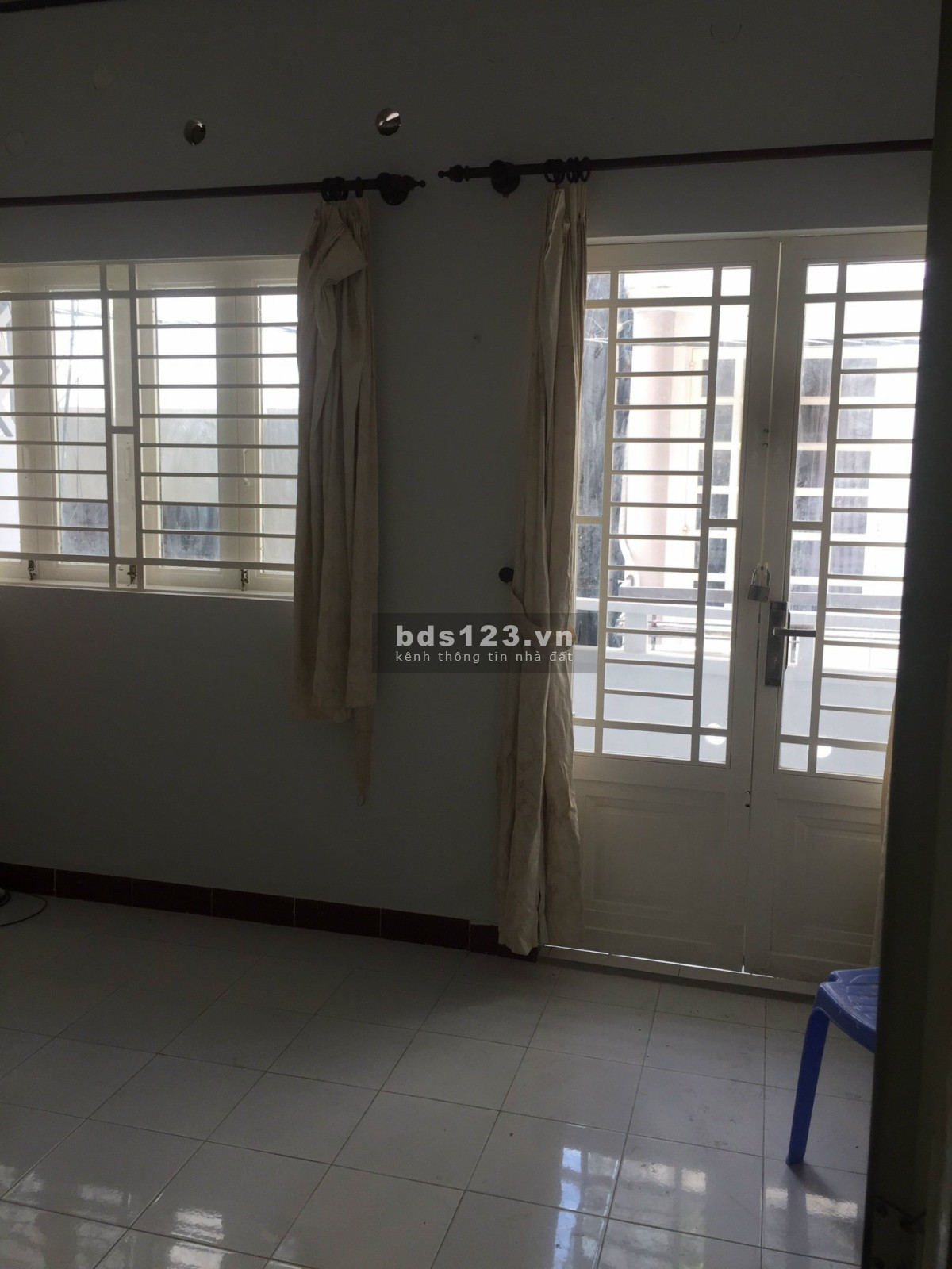 Đổi nhà lớn hơn nên bán nhà hẻm to xe tải, khu trung tâm Quận 10.