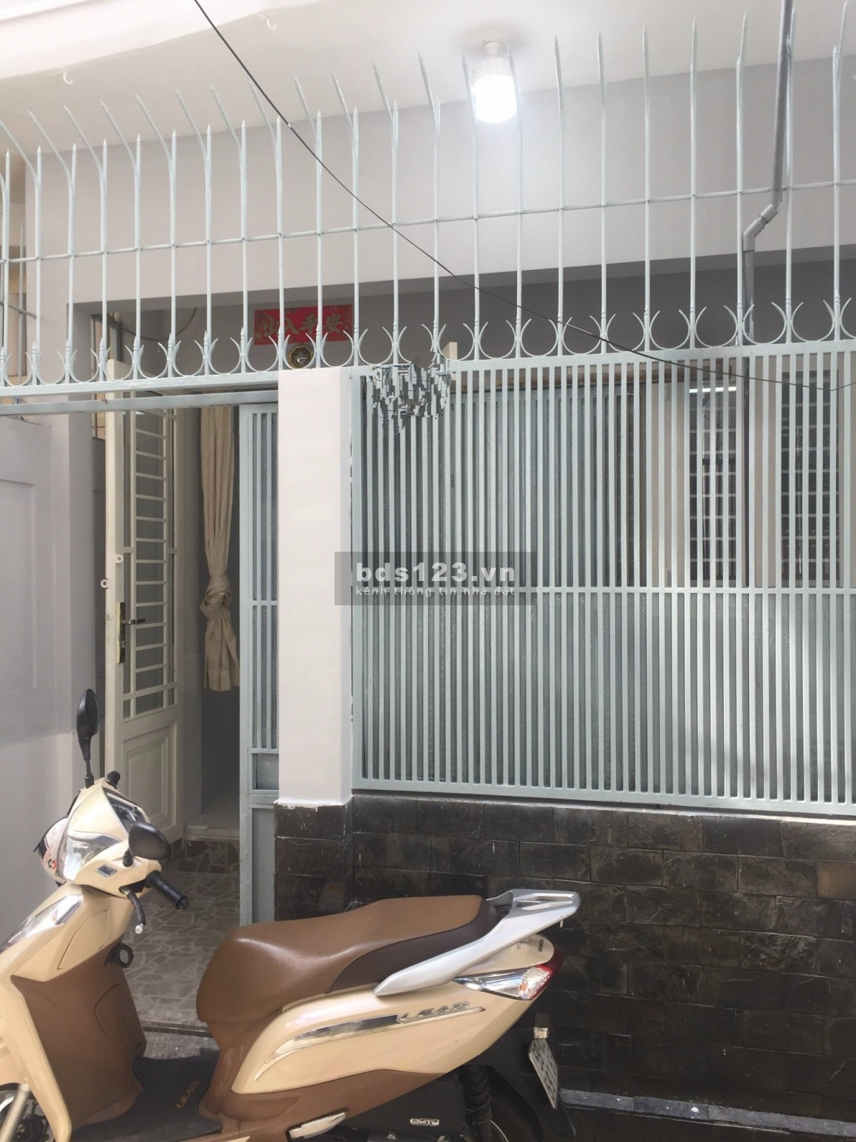 Đổi nhà lớn hơn nên bán nhà hẻm to xe tải, khu trung tâm Quận 10.