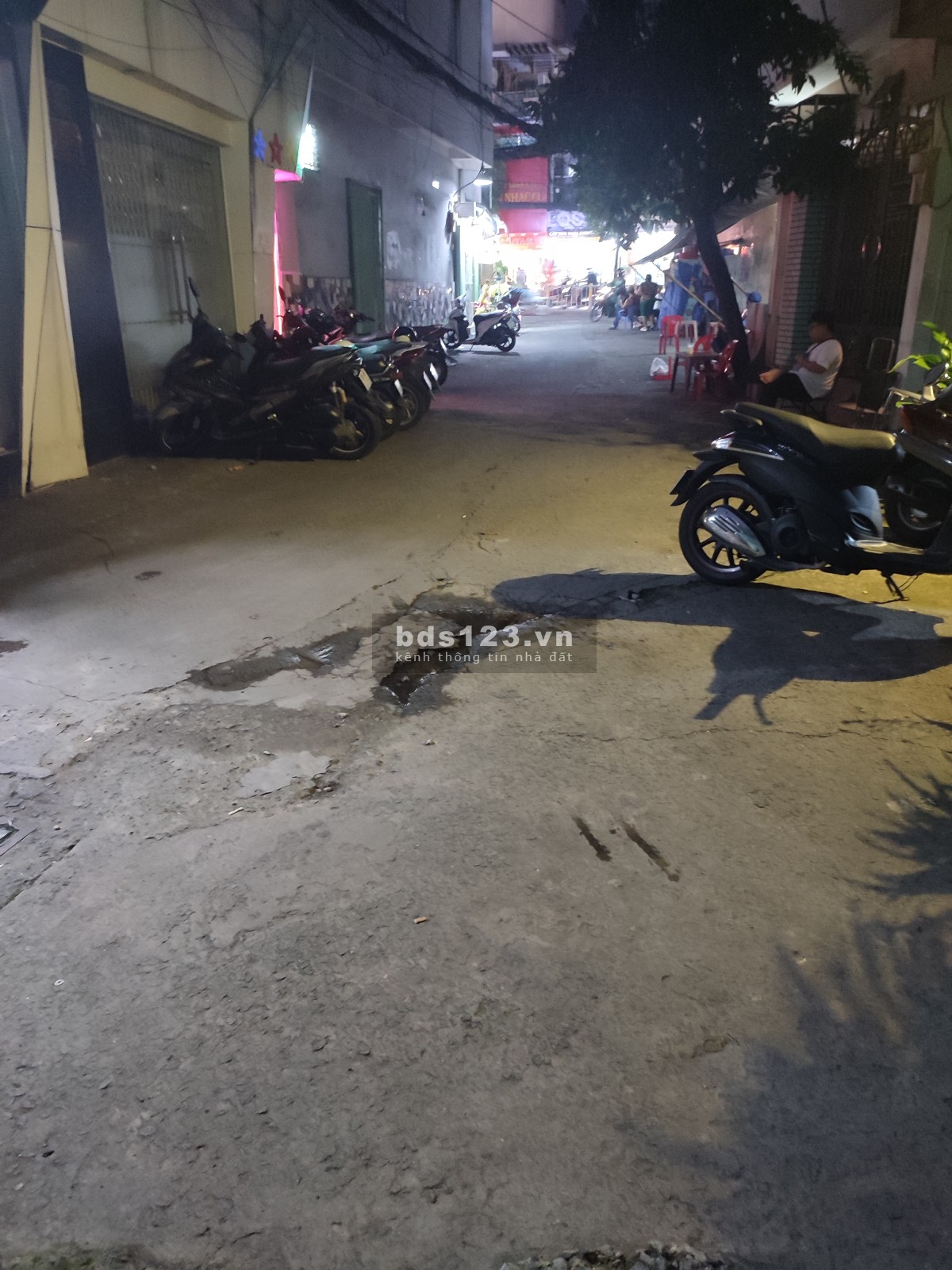 Đổi nhà lớn hơn nên bán nhà hẻm to xe tải, khu trung tâm Quận 10.