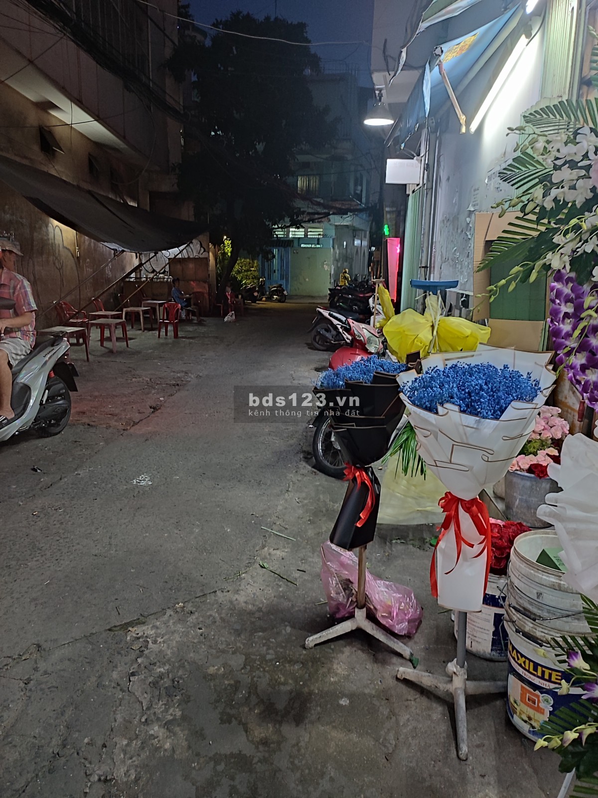Đổi nhà lớn hơn nên bán nhà hẻm to xe tải, khu trung tâm Quận 10.