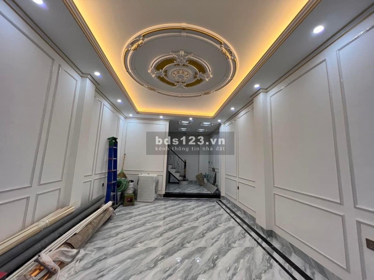 Bán nhà Thụy Khê đi định cư Mỹ 43M - 7 Tầng - Thang máy - 11.3 tỷ