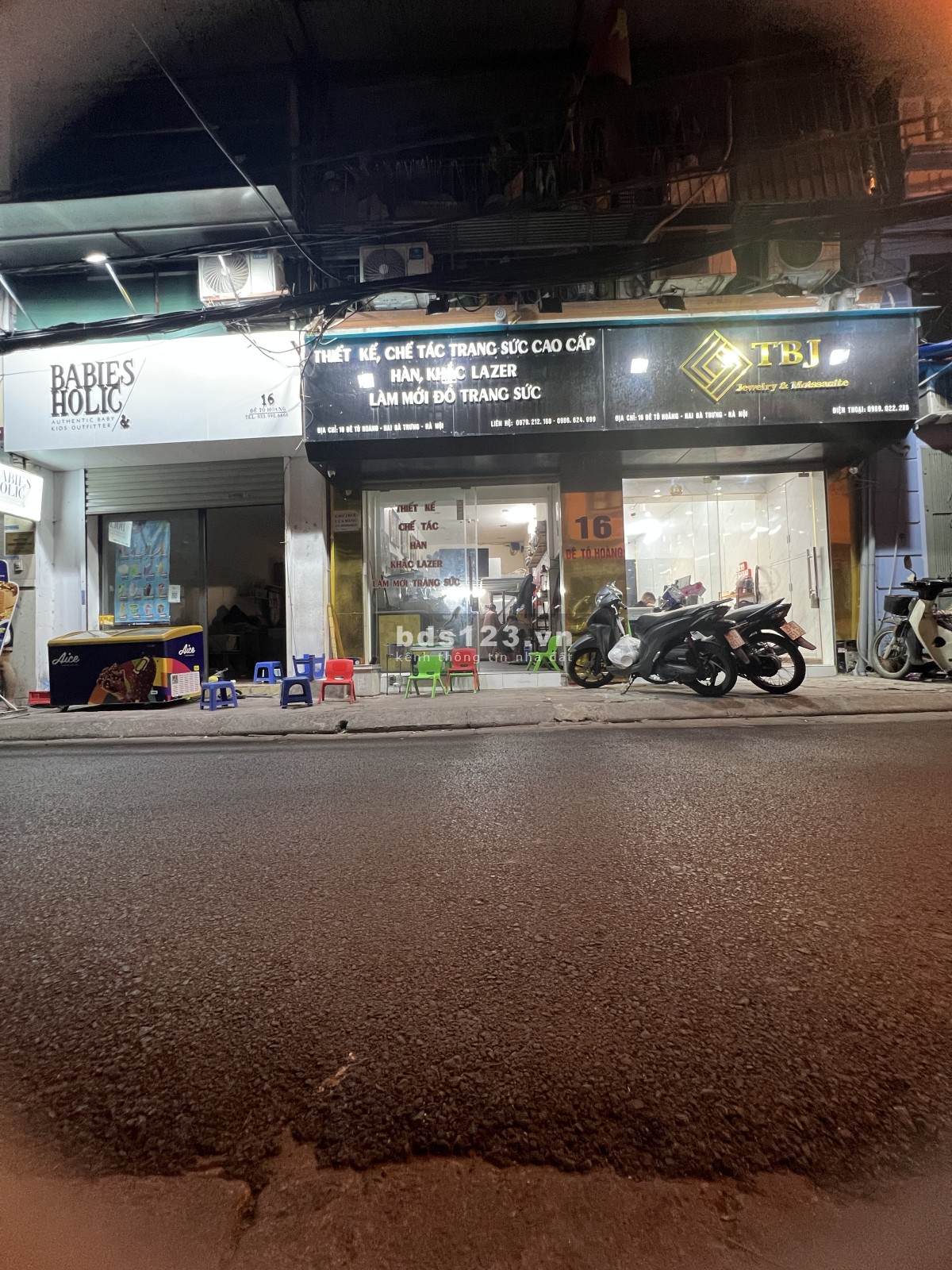 Cho thuê cửa hàng Tầng 1Diện tích :25m2Mt:3,3mVỉa hè:2,7mĐường trước nhà 5m