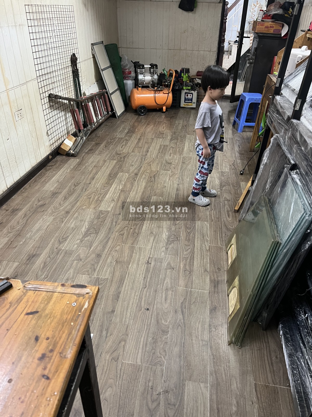 Cho thuê cửa hàng Tầng 1Diện tích :25m2Mt:3,3mVỉa hè:2,7mĐường trước nhà 5m