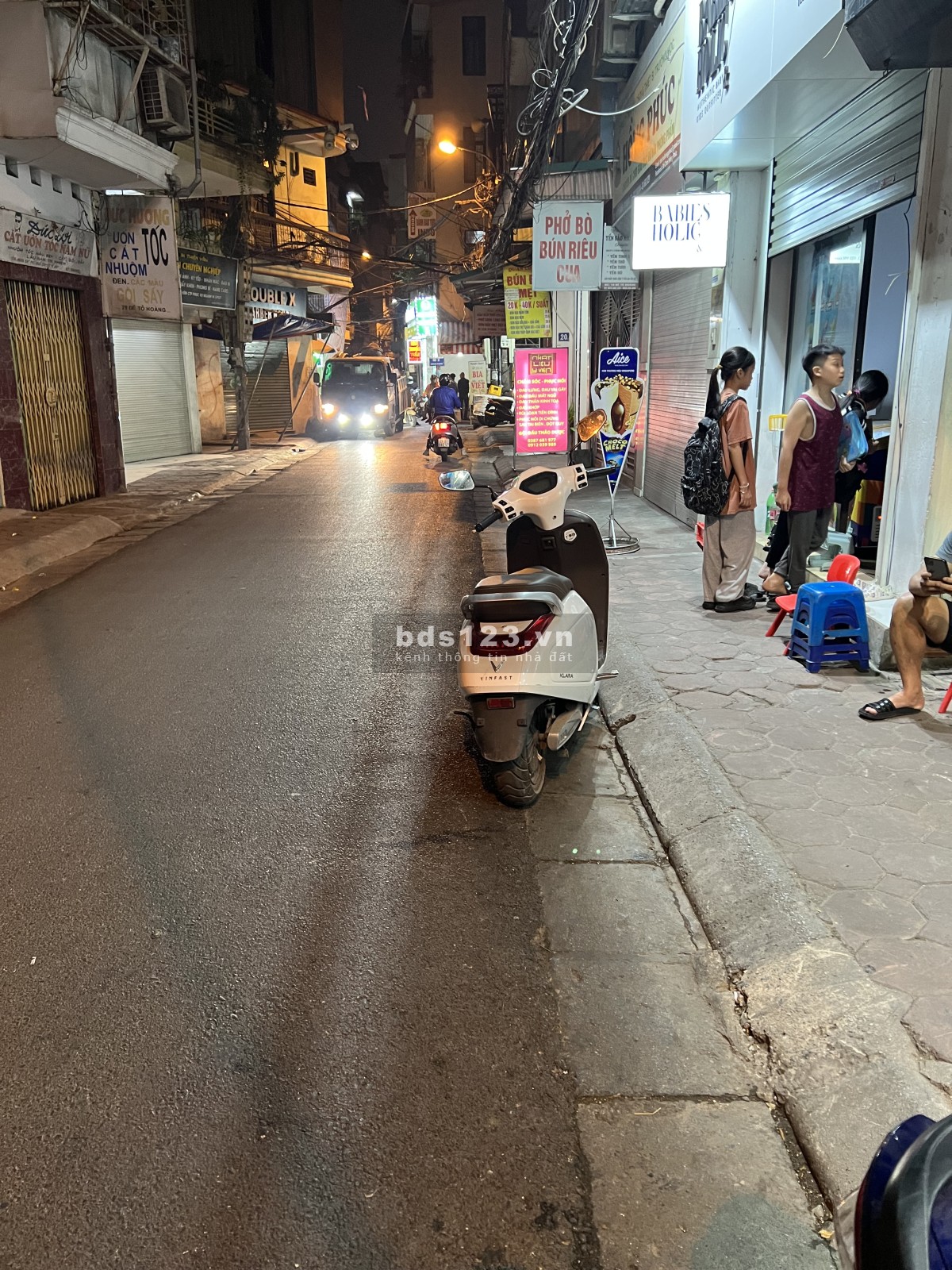 Cho thuê cửa hàng Tầng 1Diện tích :25m2Mt:3,3mVỉa hè:2,7mĐường trước nhà 5m