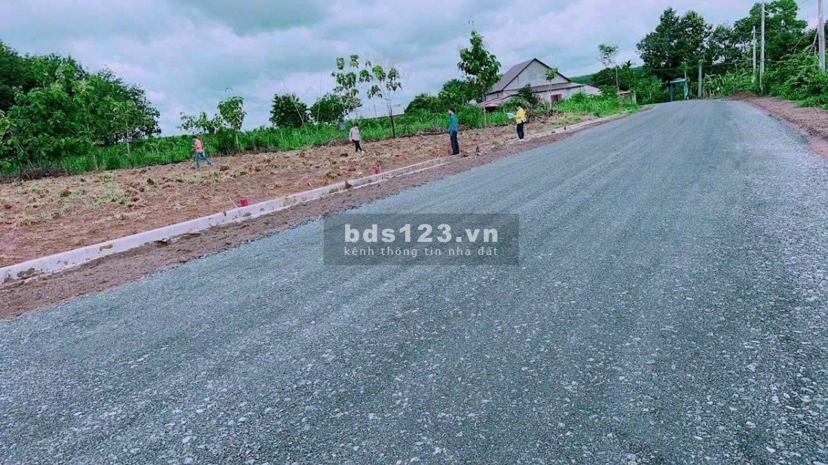 Chú 8 bán lại lô đất nhà đã mua năm 2018