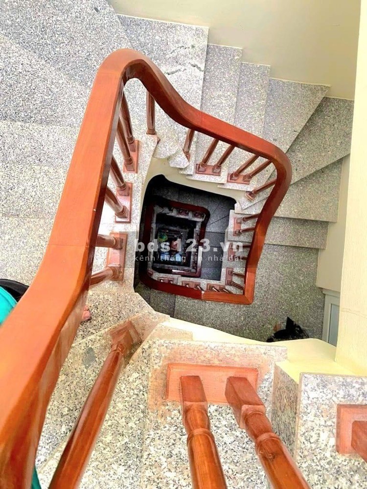 Bán nhà dân xây - Ngõ thẳng - Cạnh phố - 40M2*5T - Khương Đình - Thanh Xuân - Chỉ hơn 4 tỷ