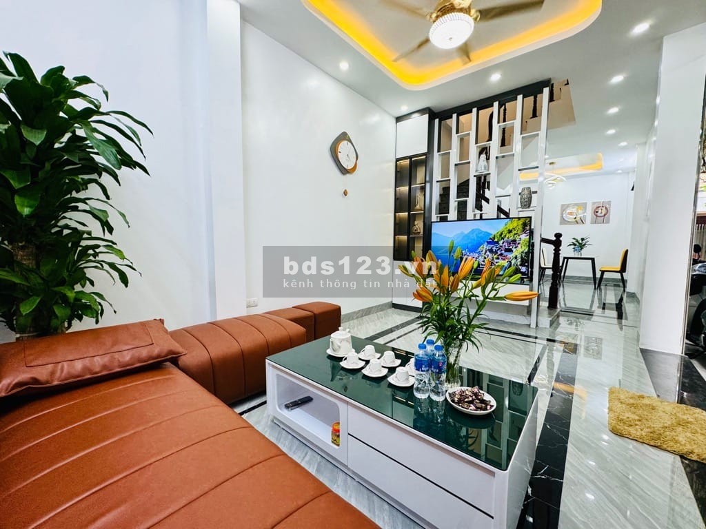 Bán Nhà Ngã Tư Sở - Ô Tô Tránh 5m - Mặt Tiền Siêu Rộng - Nội Thất Khách Sạn 5* - Giá 5 Tỷ