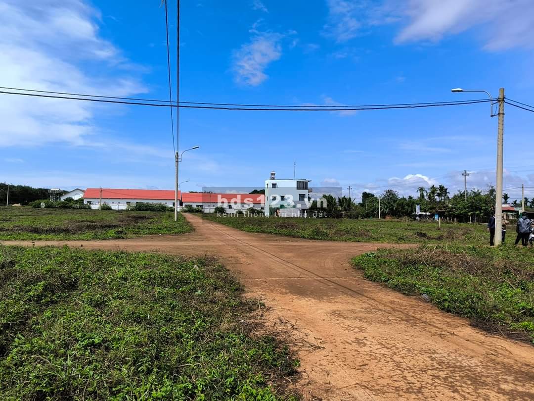 Bán cặp đất ngay UBND giá 6xx triệu/lô (x tiểu học)