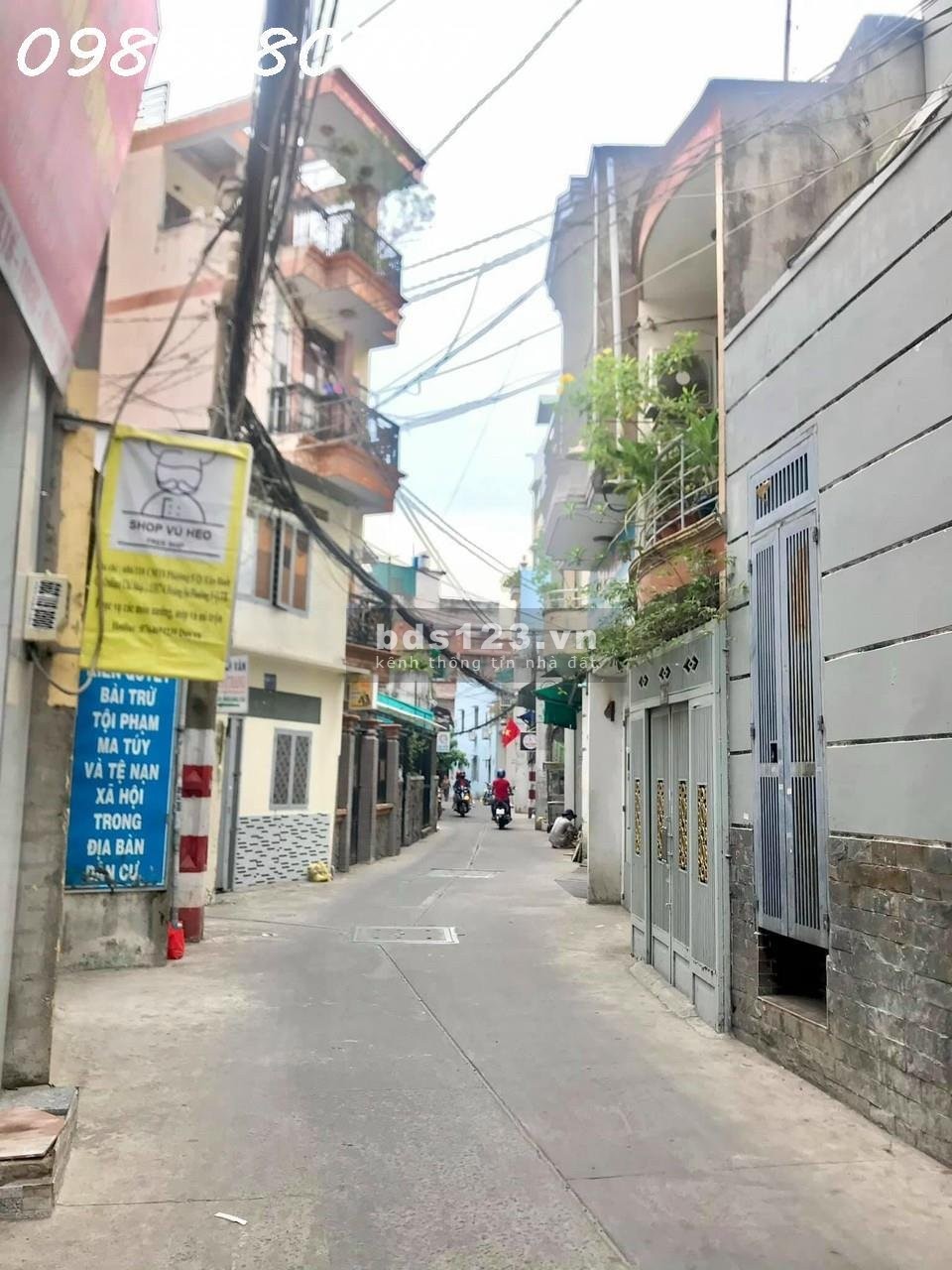 Bán nhà gần đường Vườn Lài, Tân Phú, hẻm thông, 4 tầng, 80m2. Giá 5,x tỷ.