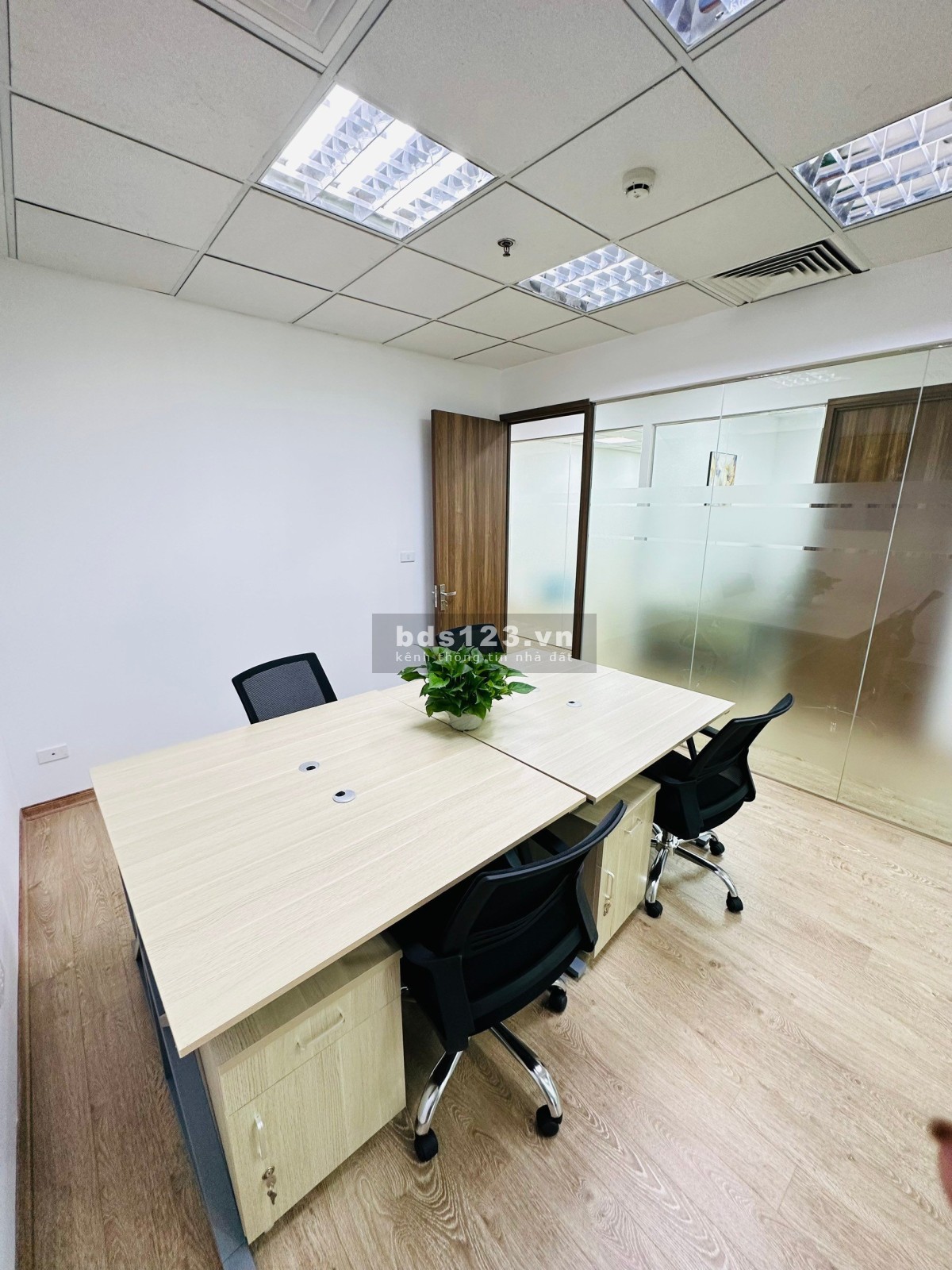 Cho Thuê văn phòng trọn gói đã setup sẵn nội thất tại Duy Tân, Quận Cầu Giấy, Hà Nội