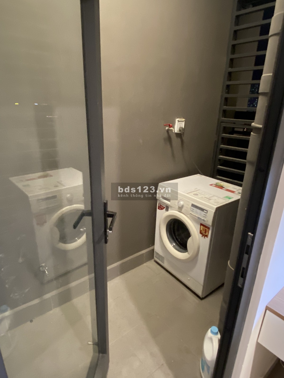 Bán gấp căn hộ 2PN 1WC tại Vinhomes Smart City, view đẹp, full đồ, giá ưu đãi 2.4xx tỷ.