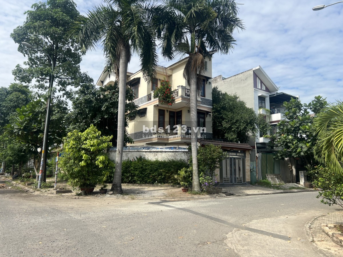 Siêu phẩm! Lô góc 354m2 16x21.5, 2 MT nhựa 8m, khu dân trí cao, công chức nhà nước, giáp Sài Gòn