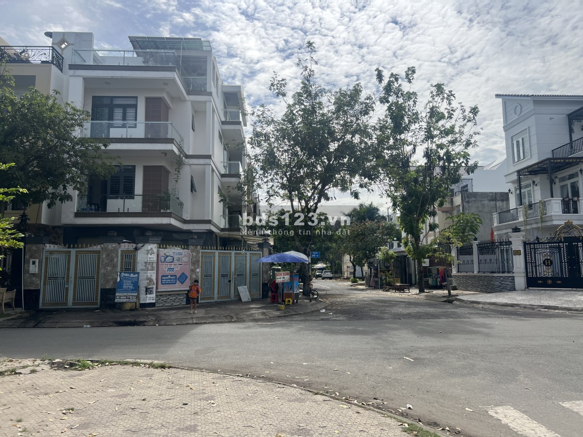 Siêu phẩm! Lô góc 354m2 16x21.5, 2 MT nhựa 8m, khu dân trí cao, công chức nhà nước, giáp Sài Gòn