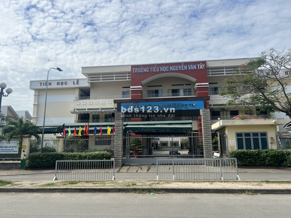Siêu phẩm! Lô góc 354m2 16x21.5, 2 MT nhựa 8m, khu dân trí cao, công chức nhà nước, giáp Sài Gòn