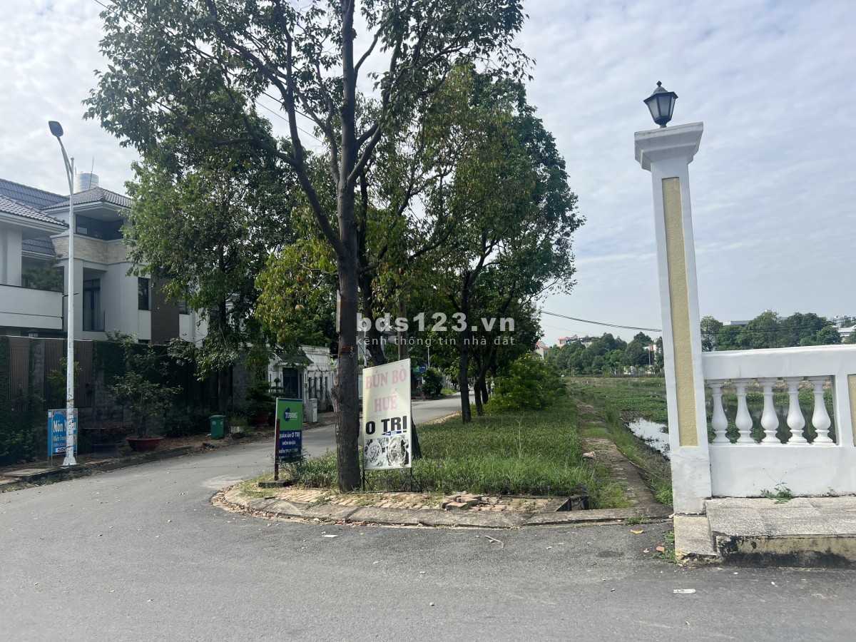 Siêu phẩm! Lô góc 354m2 16x21.5, 2 MT nhựa 8m, khu dân trí cao, công chức nhà nước, giáp Sài Gòn