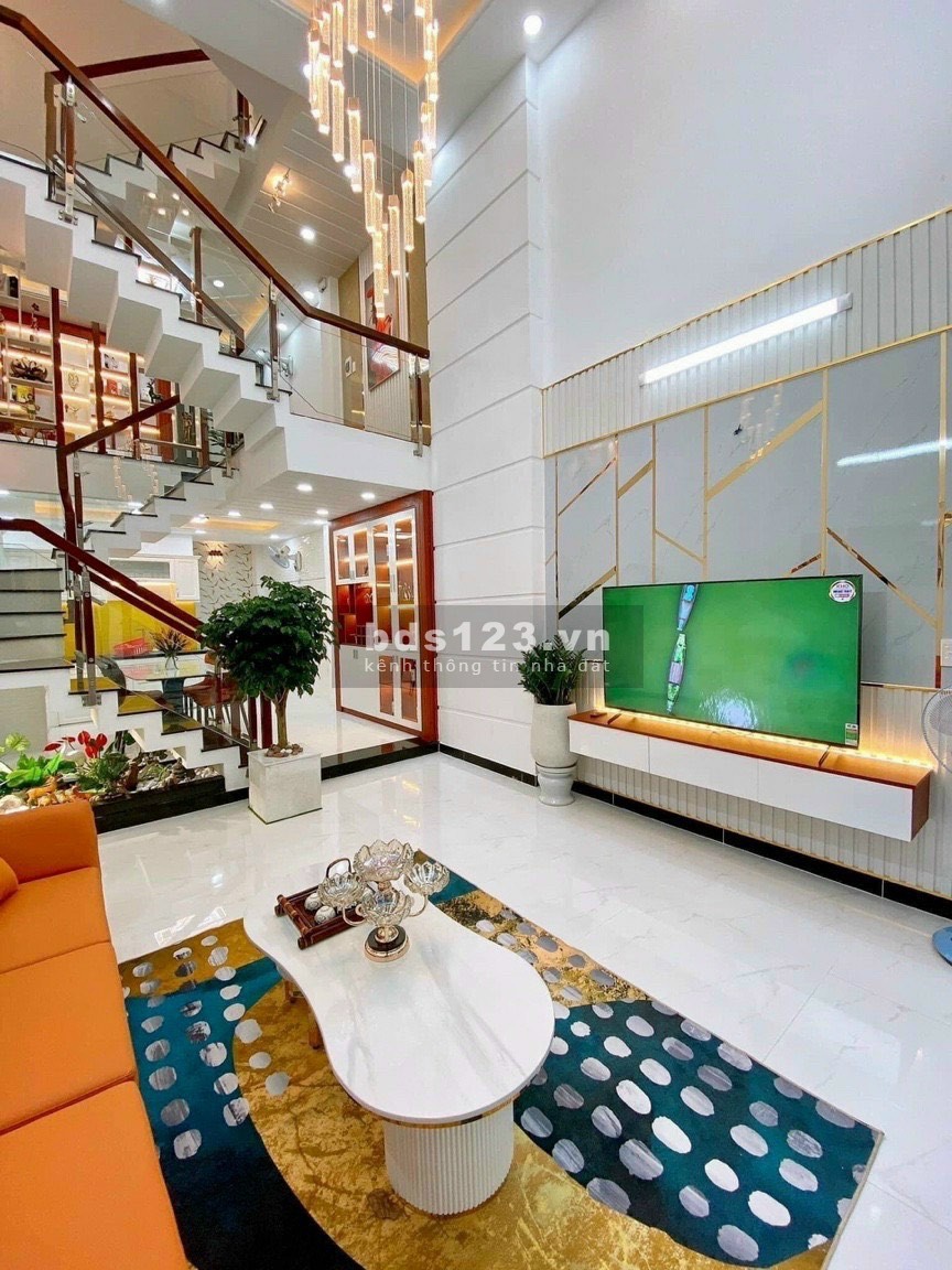 Bán nhà Lê Văn Thọ 4.2x25m Trệt 3 lầu giá 7.5 tỷ xe hơi đậu trong nhà