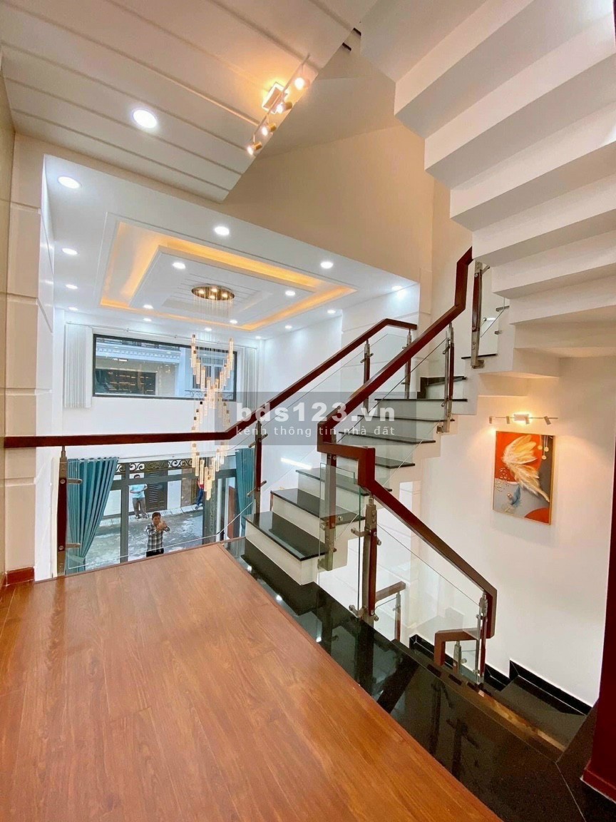 Bán nhà Lê Văn Thọ 4.2x25m Trệt 3 lầu giá 7.5 tỷ xe hơi đậu trong nhà