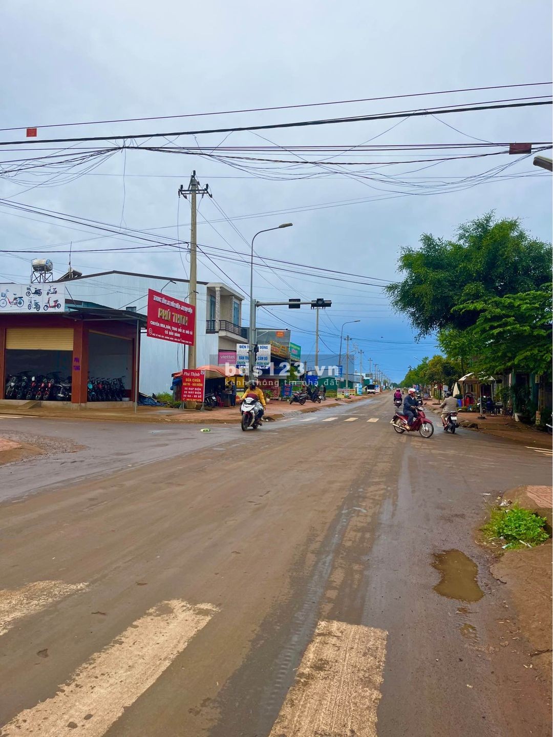 Chính chủ cần bán nhanh trong tuần cặp lô liền kề full thổ cư sẵn sổ ngay trung tâm huyện KrôngNăng