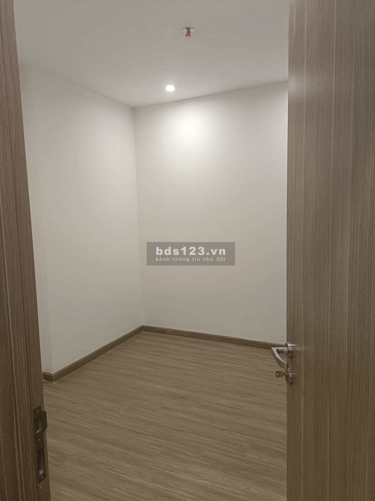 Vinhomes Quận 9 cho thuê căn 2PN 2WC có rèm giá chỉ 6 triệu/ tháng
