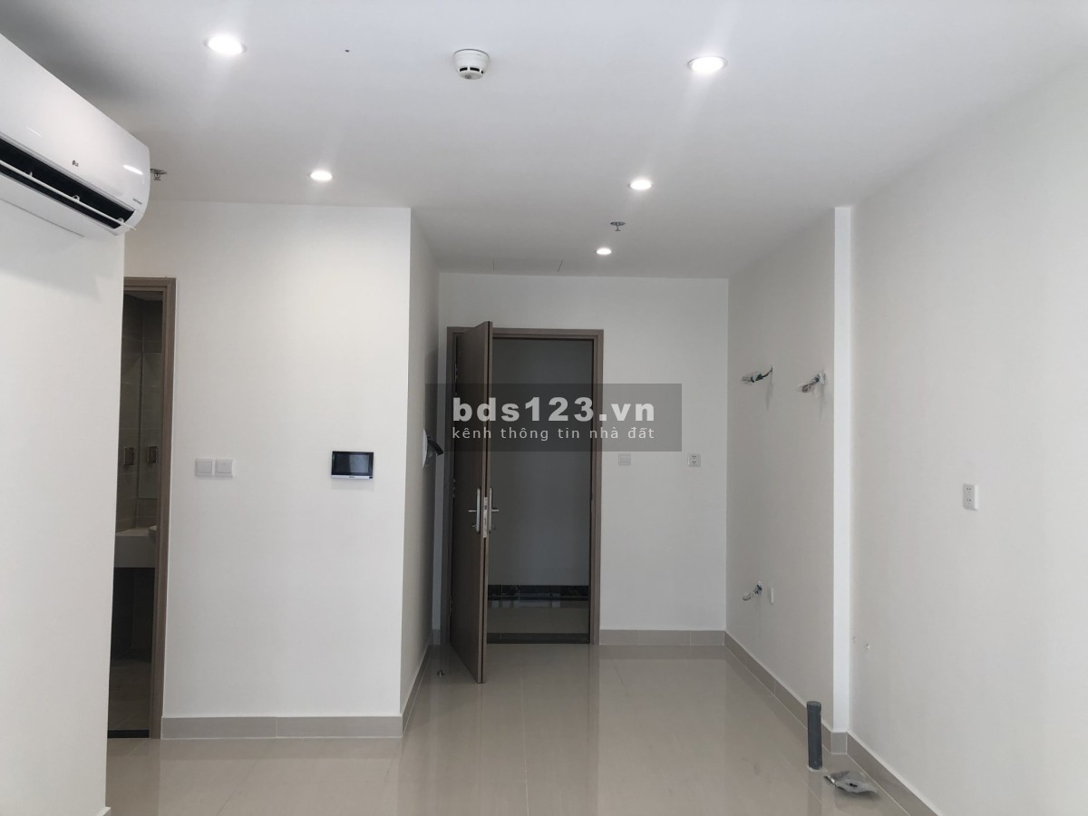 Vinhomes Quận 9 cho thuê căn 2PN 2WC có rèm giá chỉ 6 triệu/ tháng