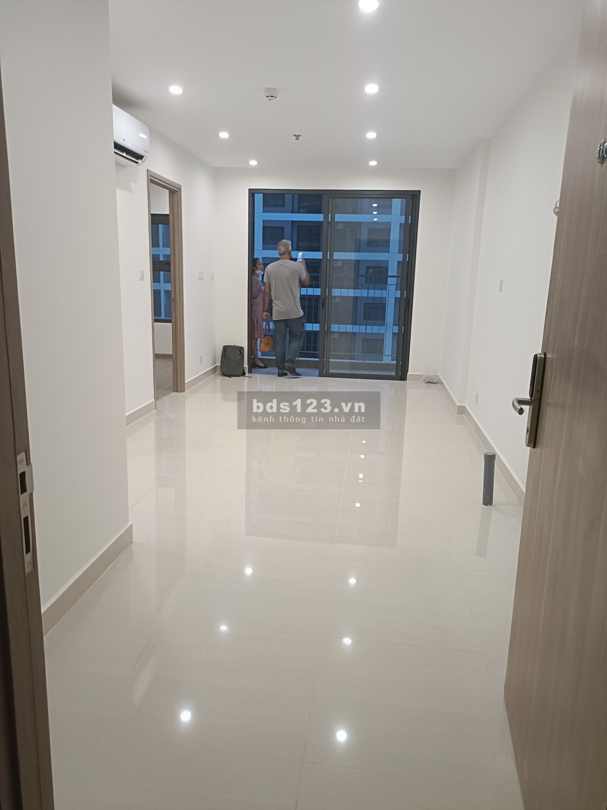 Vinhomes Quận 9 cho thuê căn 2PN 2WC có rèm giá chỉ 6 triệu/ tháng