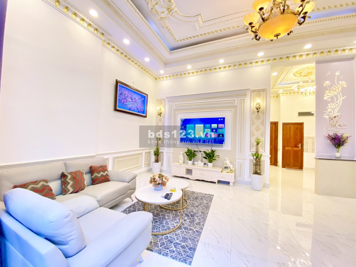 Bán gấp biệt thự DT 7x15m hẻm 1056 Huỳnh Tấn Phát Q7 giá 5.7 tỷ
