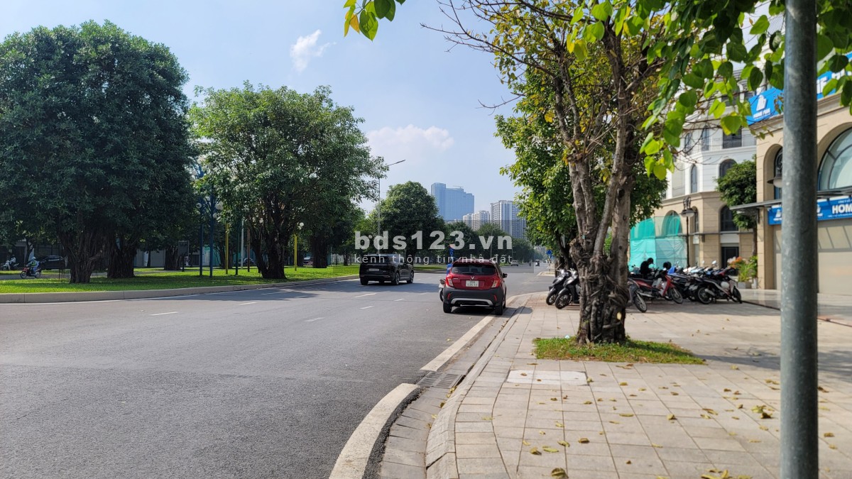 Shop góc sổ lâu dài mặt đường 52m xây 383m2 giá 46.8 tỷ tại Vin Gia Lâm (0985941715)