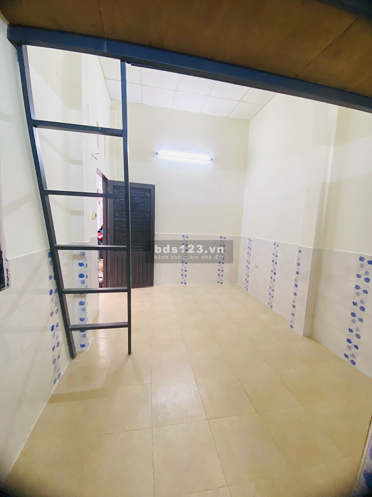 PHÒNG TRỌ Rất rộng 30m2, có Gác lửng+ kệ bếp. Vô trung tâm chỉ 10 phút