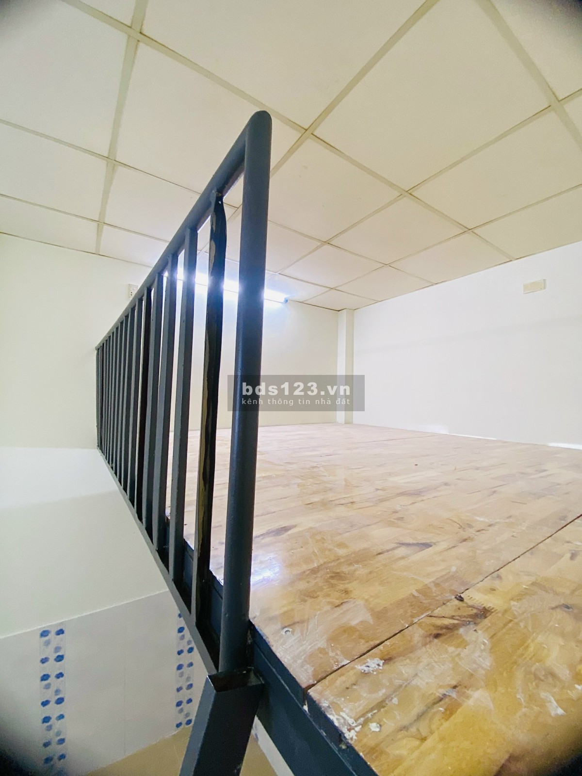 PHÒNG TRỌ Rất rộng 30m2, có Gác lửng+ kệ bếp. Vô trung tâm chỉ 10 phút
