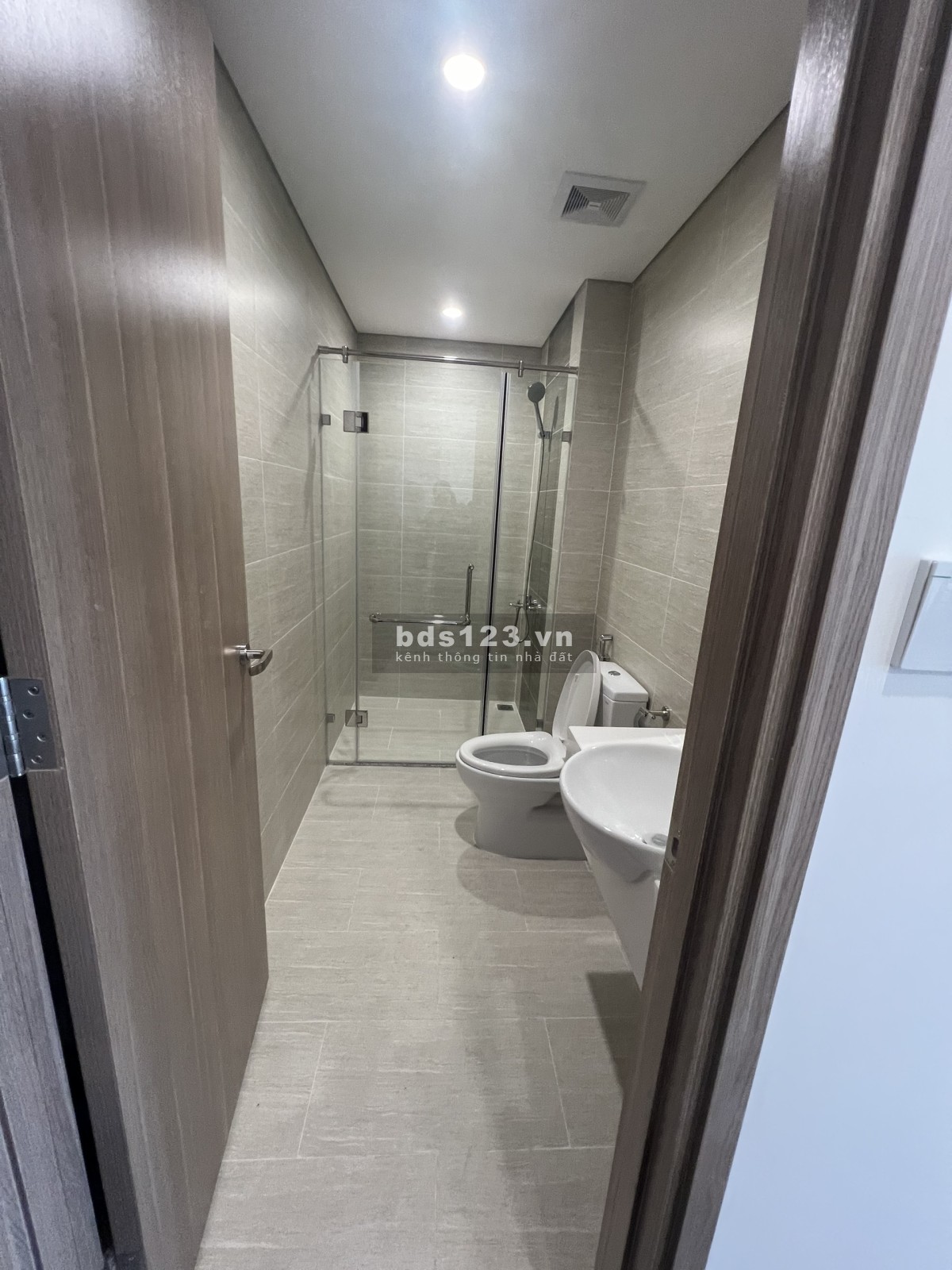Tôi cần bán căn 2 ngủ 62m2 tòa GS1 Vinhomes Smart City 2.7 tỷ