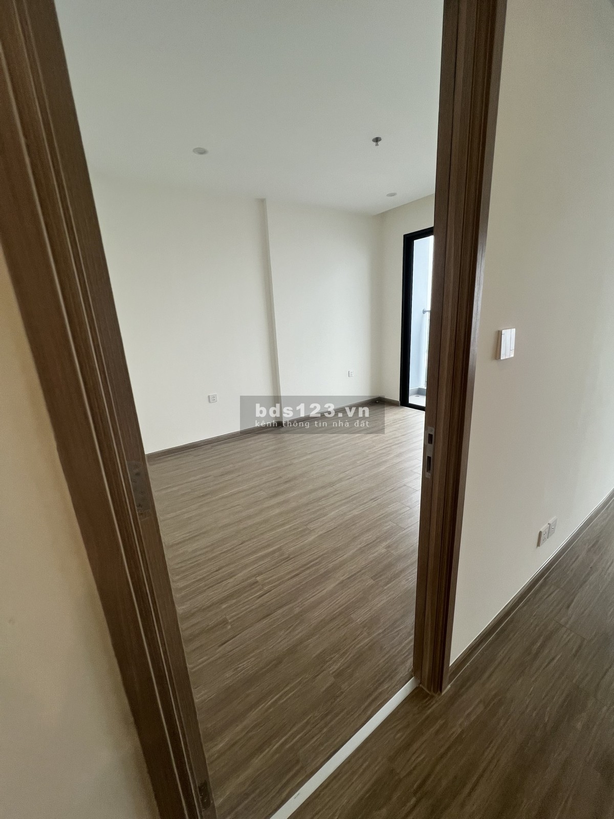 Tôi cần bán căn 2 ngủ 62m2 tòa GS1 Vinhomes Smart City 2.7 tỷ
