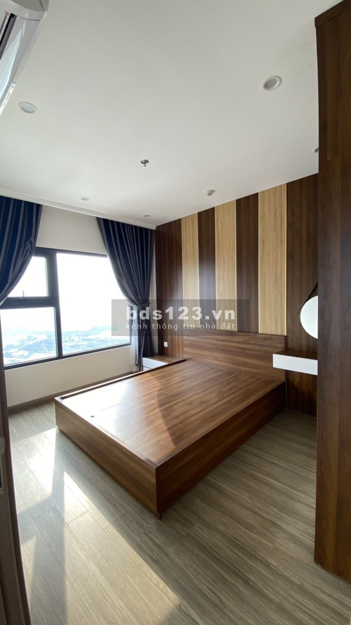 Bán nhanh căn 3PN 80m2 tại Vinhomes Smart City, full gỗ đẹp, view bể bơi, bao toàn thuế phí.
