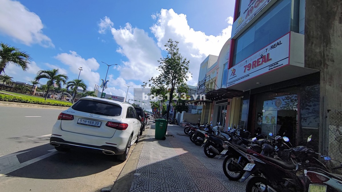 Mặt tiền đường 2/9, Hải Châu, cho thuê nguyên T1 và T2 mọi loại hình kinh doanh DT sàn 250m2