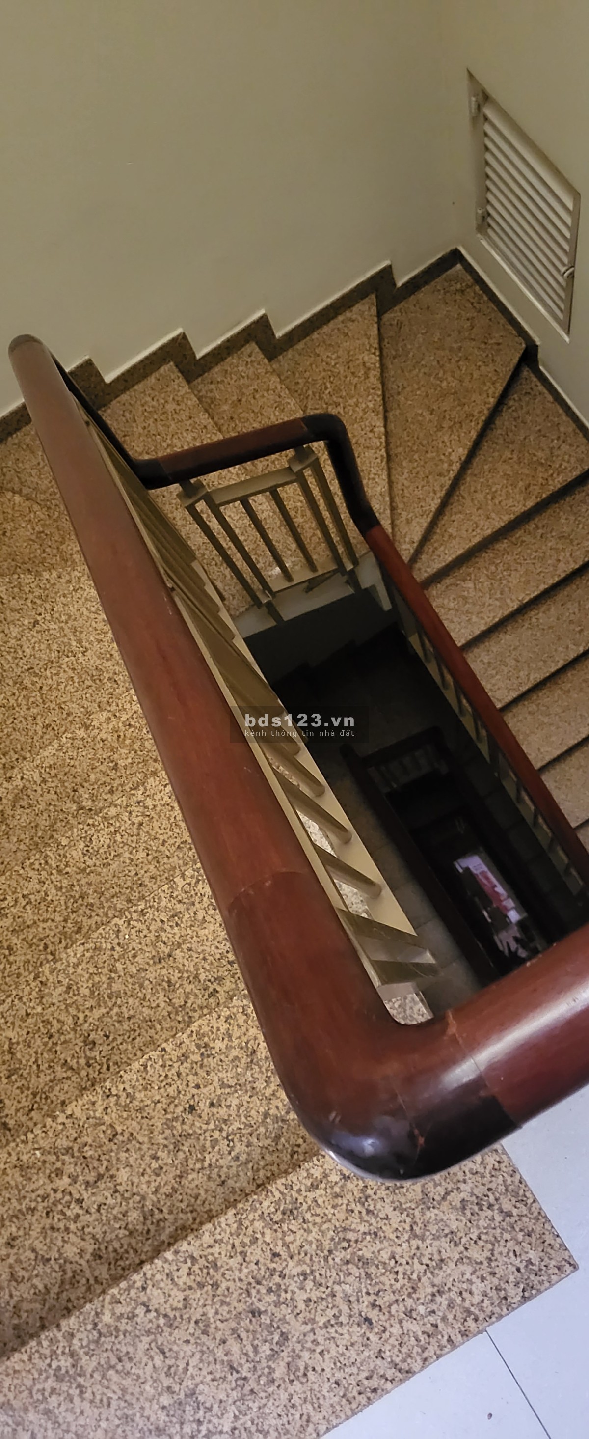 Phòng 20m2, lầu 4 thang bộ, cửa sổ, gác, tủ lạnh, lò vi sóng, Lê Lai Phường 3 Gò Vấp
